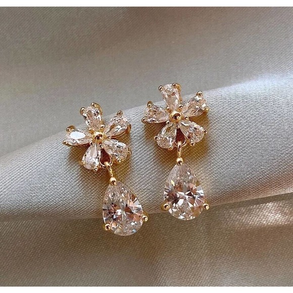 Clear Rhinestone Drop Earrings Gold Tone Flower Dangle Teardrop - Picture 1 of 12